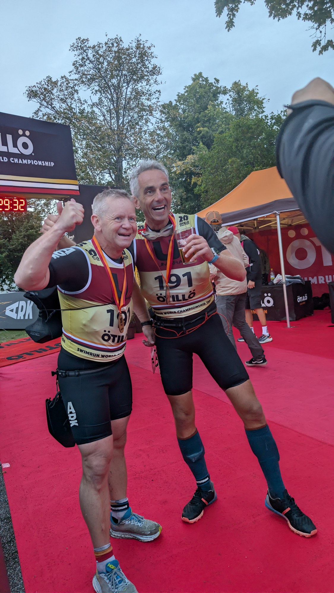Team 191 i mål på ÖTILLÖ Swimrun World Championship