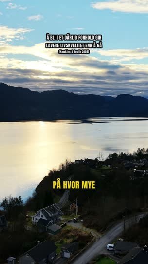 Solnedgang over fjorden