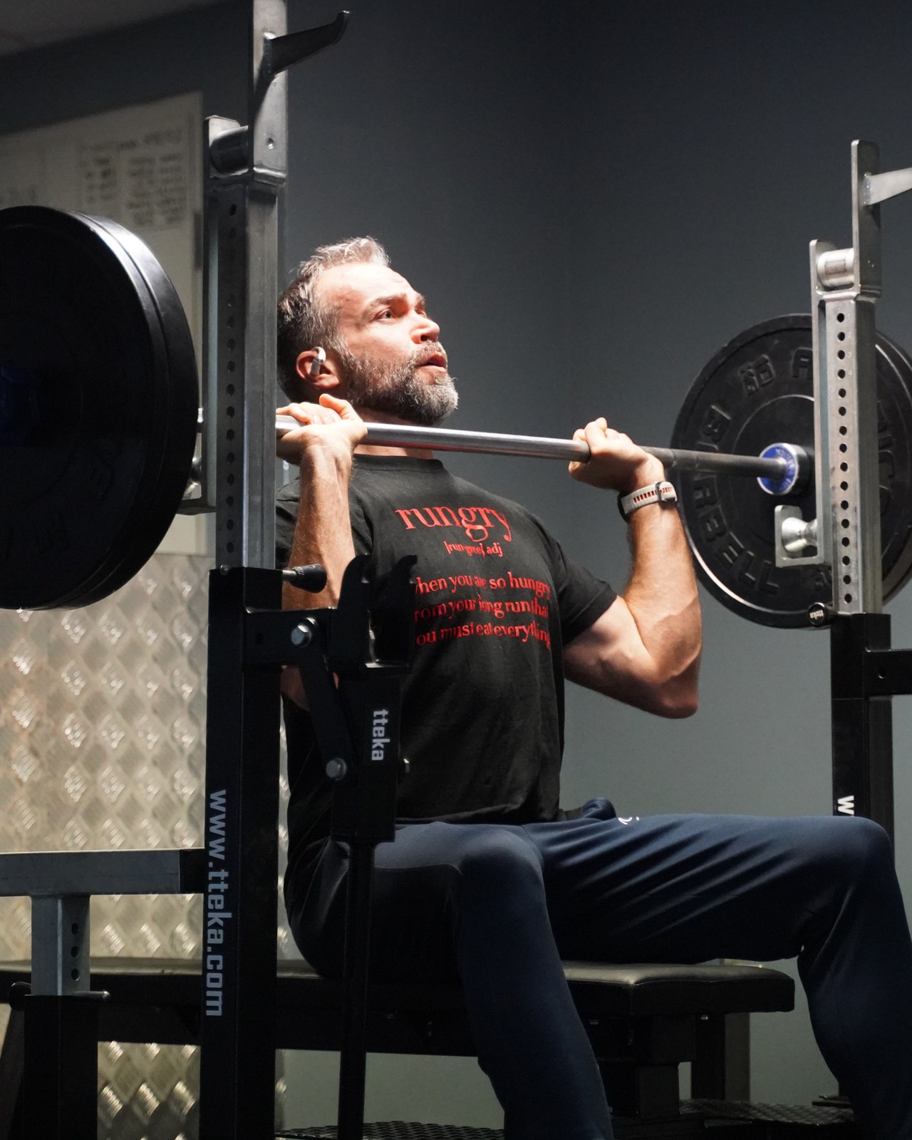 Coach Loyd tar knebøy med stang
